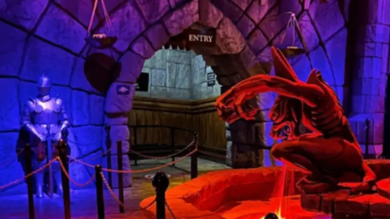 Internal queue of Scooby Doo Spooky Coaster.